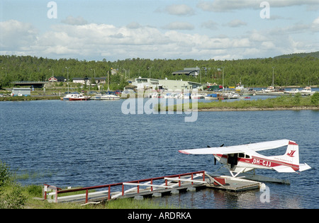 Kleines Flugzeug am Inari-See Finnland Stockfoto