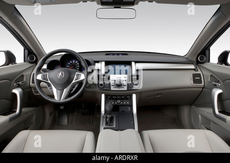 2007 Acura RDX in schwarz - Armaturenbrett, Mittelkonsole, Getriebe Schalthebel Ansicht Stockfoto