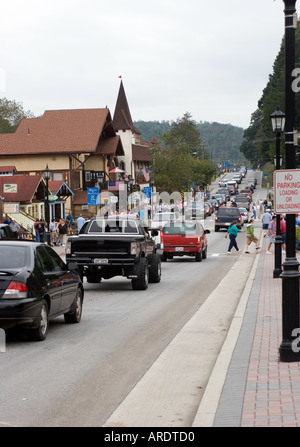 Helen Georgia USA Straßenszene während Oktoberfest Verkehr Stockfoto