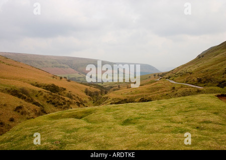 Auf der Suche nach Süd-Ost von Heu Bluff Furt talabwärts in Richtung Llanthony, S Wales, UK Stockfoto