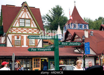 Helen Georgia USA lokale Straße Zeichen und Wegweiser Stockfoto