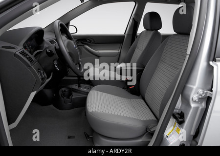 2007 Ford Focus SE in Silber - Front-Sitze Stockfoto