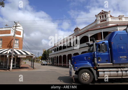 Ein Sattelzug in der Hauptstraße des historischen Wheatbelt Stadt von York, Western Australia Stockfoto