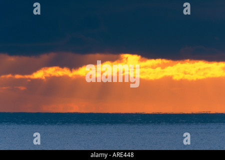 Dämmerlicht rays auch bekannt als Gott Balken über Juan de Fuca Strait Stockfoto