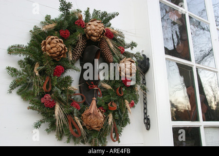 Colonial Williamsburg, Virginia, Duke of Gloucester Street, Weihnachtskranz, Schuhmachergeschäft, VA 121103 0013 Stockfoto