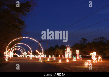 Virginia Newport News Park, Erholung, Landnutzung, Natur, Natur, Landschaft, Landschaft, Ökologie, Fest in Lichtern, Weihnachtsfahrt durch Display Verkauf m Stockfoto