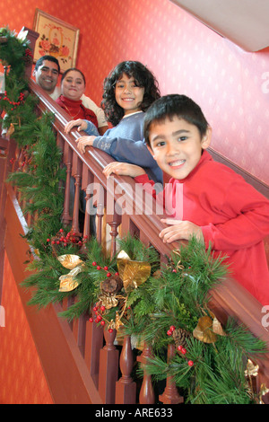 Newport News Virginia,Endview Plantation,Weihnachtsauslage Verkaufsmarkt,Währung,Geld,werben,Ausgaben,speziell,Treppen,Familie Familien Eltern Stockfoto
