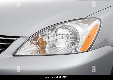 2006 Mitsubishi Lancer ES in Silber - Scheinwerfer Stockfoto