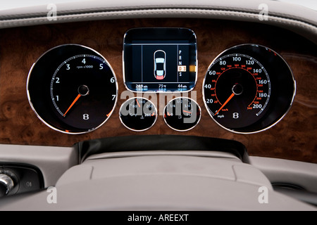 2006 Bentley Continental Flying Spur in grau - Tacho/Drehzahlmesser Stockfoto