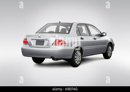 2006 Mitsubishi Lancer ES in Silber - hintere Winkel Ansicht Stockfoto