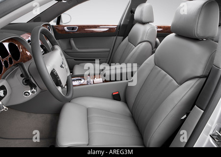 2006 Bentley Continental Flying Spur in grau - vordere Sitze Stockfoto