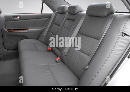 2006 Toyota Camry XLE V6 in grau - hintere Sitze Stockfoto