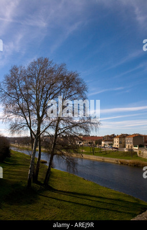 der Fluss Aude in Carcassonne Frankreich Stockfoto