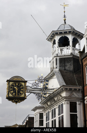 Die alte Uhr auf Guildford Rathaus Stockfoto