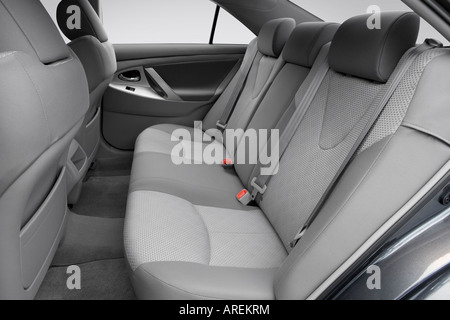 2007 Toyota Camry SE V6 in grau - hintere Sitze Stockfoto