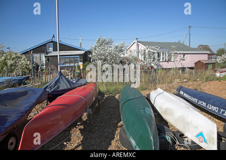 Hütten, Netze Angeln Ausrüstung und Boote, Fähre von Felixstowe, Suffolk, England Stockfoto