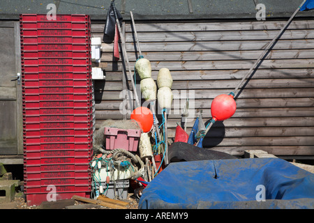 Hütten, Netze Angeln Ausrüstung und Boote, Fähre von Felixstowe, Suffolk, England Stockfoto