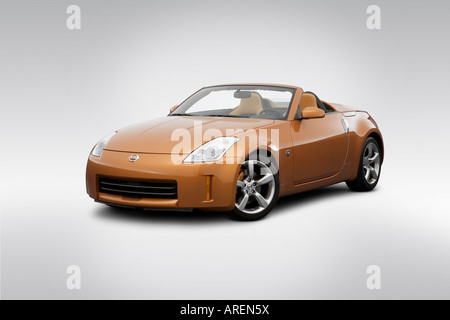 2006 Nissan 350Z Roadster Grand Touring in Orange - Winkel-Vorderansicht Stockfoto