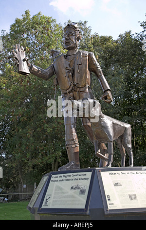 Skulptur von Paul Richardson von amerikanischen zweiten Weltkrieg Pilot und Hund Norfolk-Suffolk Luftfahrtmuseum Flixton Bungay England Stockfoto