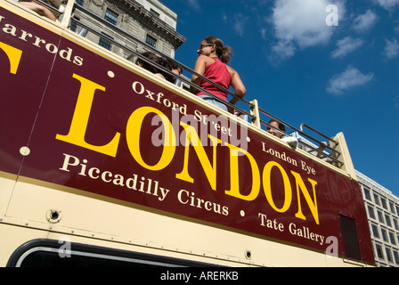 Reiten auf Touristen öffnen Top Doppeldecker Big Bus Tour London England UK Stockfoto