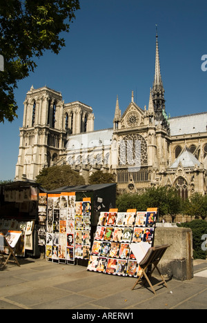 Straßenstand am Quai De La Tournelle in der Nähe von Kathedrale Notre-Dame auf der Ile De La Cite Paris Frankreich Stockfoto
