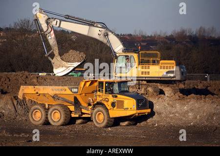 Pflanze-Baumaschinen in Aktion in Suffolk Stockfoto