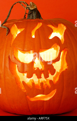 Halloween Jack O Lantern mit beängstigend Design Ausschneiden Stockfoto