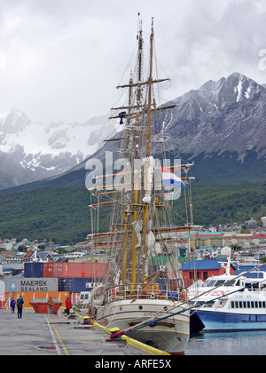 Großsegler Europa gebaut 1911 Heimathafen Amsterdam festgemacht in Ushuaia, Argentinien Stockfoto