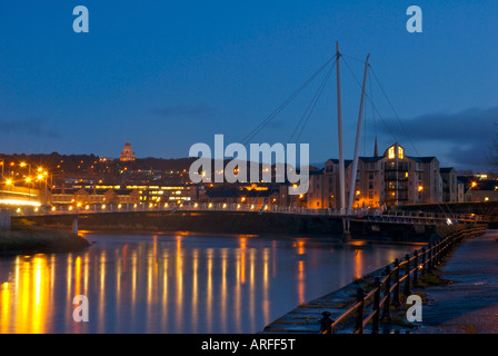 Fluß Lune und Lancaster bei Nacht, Lancashire, UK Stockfoto