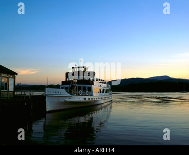 Ruhigen Abend Blick auf Windermere von Waterhead, in der Nähe von Ambleside, Nationalpark Lake District, Cumbria, England, UK. Stockfoto