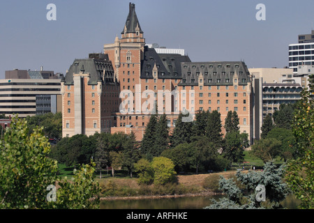 Das Delta Bessborough Hotel aus über den Fluss Stockfoto