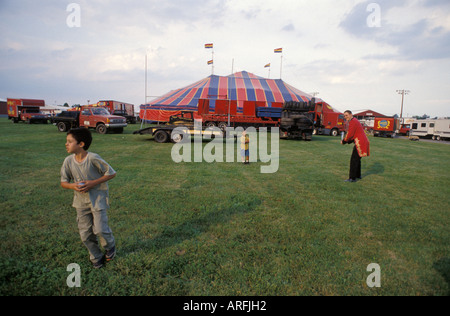 Kelly Miller Zirkus USA Amerika amerikanische Künstler Kinder spielen baseball Stockfoto