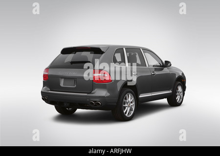 2008 Porsche Cayenne Turbo grau - Winkel Rückansicht Stockfoto