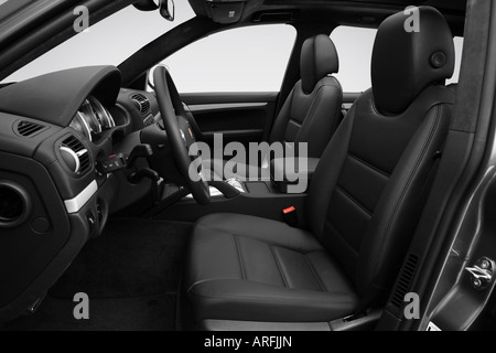 2008 Porsche Cayenne Turbo grau - vordere Sitze Stockfoto