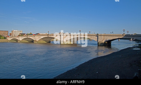 Putney Bridge London England UK Blick nach Osten Stockfoto