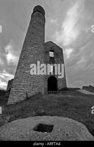 Maschinenhaus und Schornstein Elster mine Sheldon Peak District Stockfoto