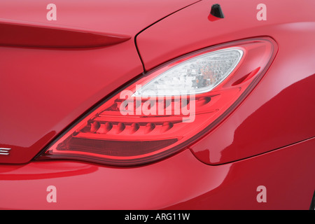 2007 Toyota Camry Solara SLE in rot - Rücklicht Stockfoto