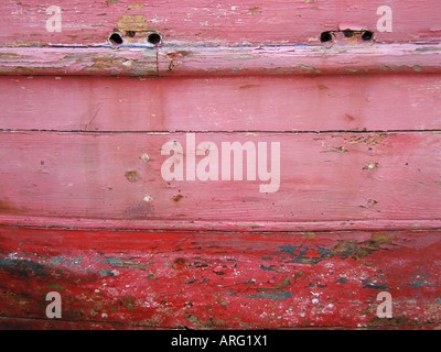Verblasste roten Farbe am Bug des Bootes Stockfoto