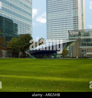 Canary Wharf Tower und Skulptur-park Stockfoto