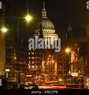 St. Pauls Cathedral in der Nacht von Fleet Street London UK Stockfoto