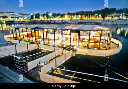 Paris Frankreich, Restaurant „Peniche Boat“ an der seine, „Kiosque Flottant » lit Bateau“ Stockfoto