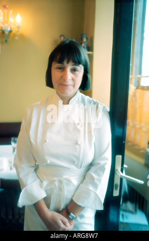 Portrait Paris Frankreich französisches Bistro Restaurant „Casa Olympe“ weiblicher Koch „Dominique VERSINI » Portraits für kleine Unternehmen Stockfoto