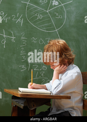 Junge in der Schule Stockfoto