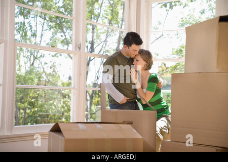 Paar, Umzug in neues Zuhause Stockfoto