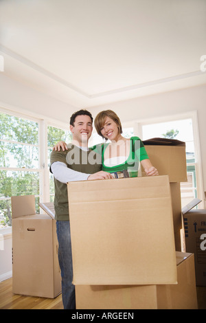 Paar, Umzug in neues Zuhause Stockfoto