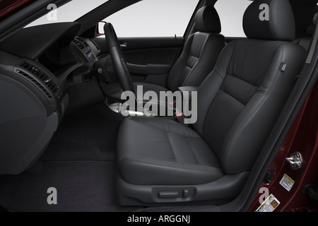 2007 Honda Accord Hybrid Rot - Front-Sitze Stockfoto