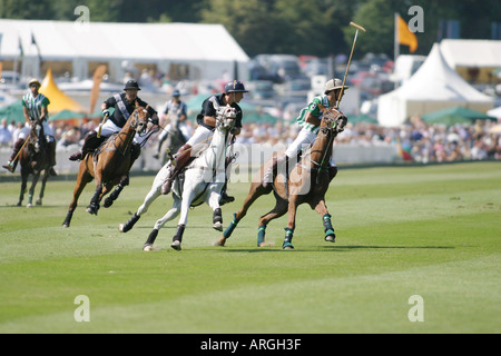 Endgültige Veueve Clicquot Gold Cup Polo im Cowdray Polo Club, Dubai gewinnen gegen Schwarz trägt Juli 2005 Stockfoto