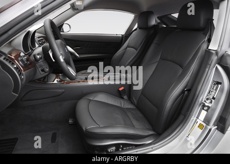 2007 BMW Z4 Coupé 3.0si in Silber - Front-Sitze Stockfoto