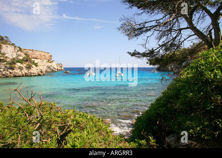 Bucht von Cala Macarella, Nr Cala Santa Galdana, auf der südlichen Küste von Menorca, Balearische Inseln, Spanien. Stockfoto