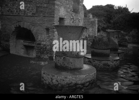 Charakteristische Ansicht von Herculaneum Ruinen Pompei Scavi Naples Napoli Campania Süditalien italienischen Halbinsel Italia Europa Stockfoto